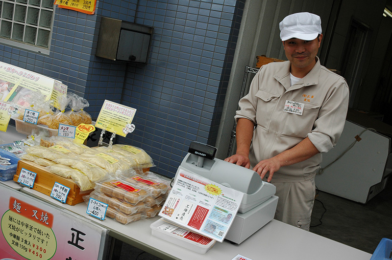 開店当初の店長渡辺・・・まだ若い